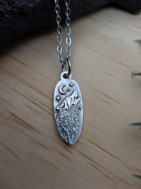 Silver Toned Wolf Howl Pendant Necklace / Women Jewelry